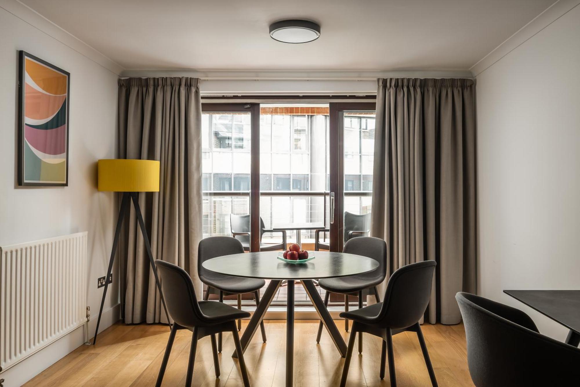 Monarch House - Serviced Apartments - Kensington Лондон Екстер'єр фото